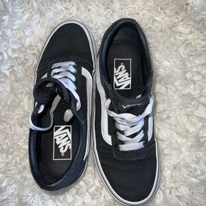 Vans ward black/white shoes. Size 6